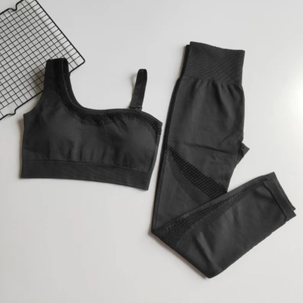NWT 🌸 Black One Shoulder Seamless workout set - Picture 2 of 6